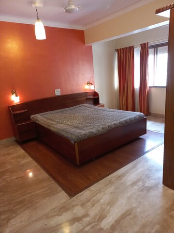 Bedroom in 2 BHK Apartment at Churchgate – for Rent