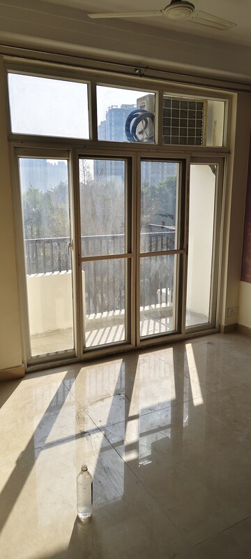 Room in 3 BHK Apartment at Panchsheel Hynish, Sector 1 Greater Noida – for Sale