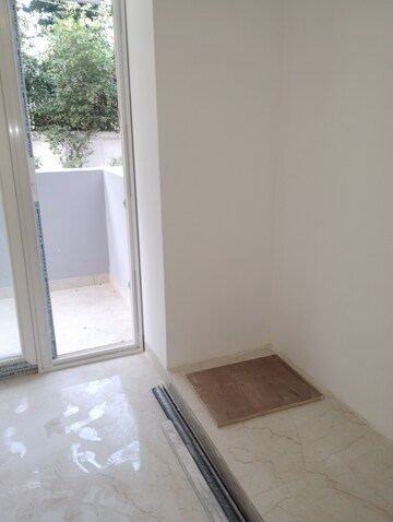 Furnished Amenities in 3 BHK Apartment at Vaish CHS, Sector 45 – for Sale