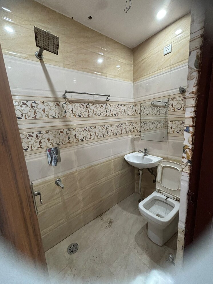 Bathroom, onyx-plaza 2 Bedroom 850 Sq.Ft. Builder Floor In Vasundhara Sector 3 Ghaziabad 7947784