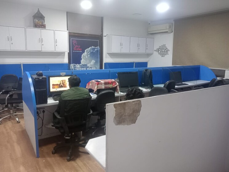 Team Area, sector 16 Commercial Office Space 2500 Sq.Ft. In Sector 16 Noida 7947812