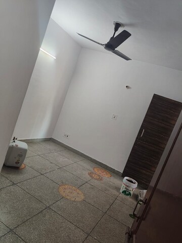 Room in 3 BHK Apartment at Umang Winter Hills Dwarka Mor, Dwarka Mor – for Sale
