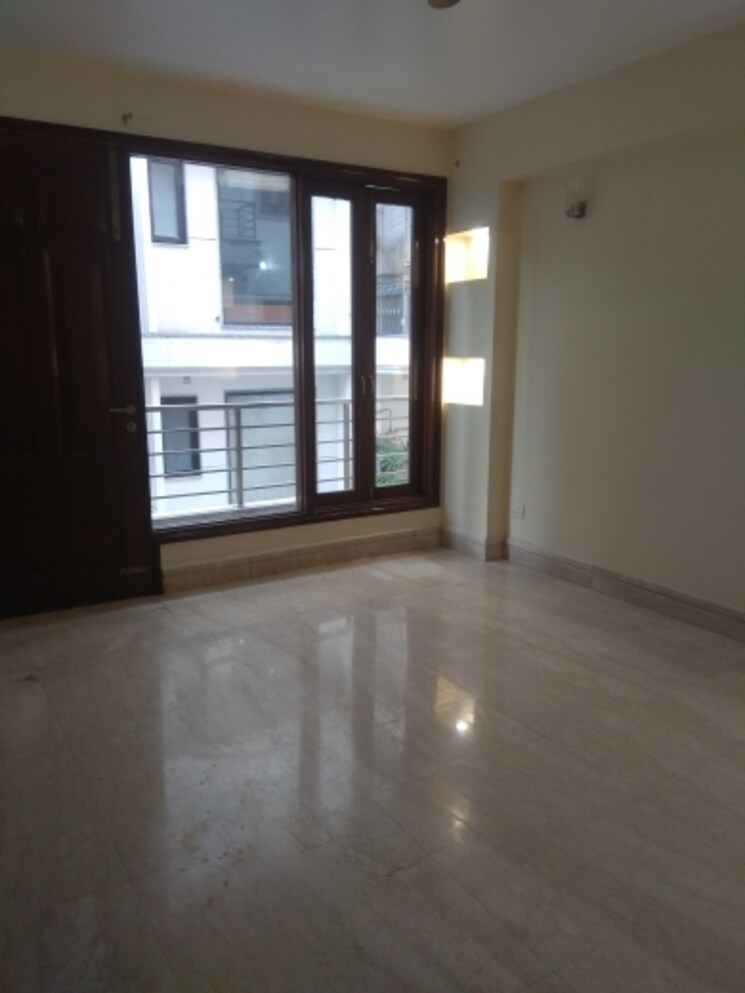 Room, new friends colony 5 Bedroom 500 Sq.Yd. Builder Floor In New Friends Colony Delhi 7948047