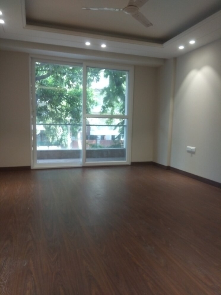 Room, new friends colony 5 Bedroom 500 Sq.Yd. Builder Floor In New Friends Colony Delhi 7948047