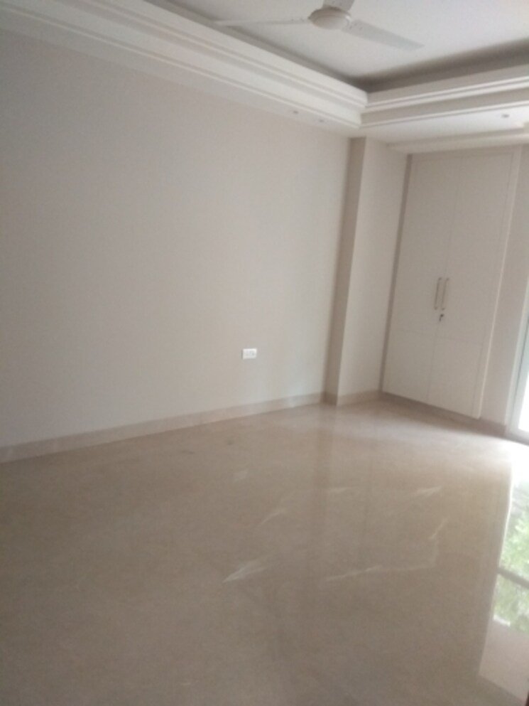 Room, new friends colony 5 Bedroom 500 Sq.Yd. Builder Floor In New Friends Colony Delhi 7948047