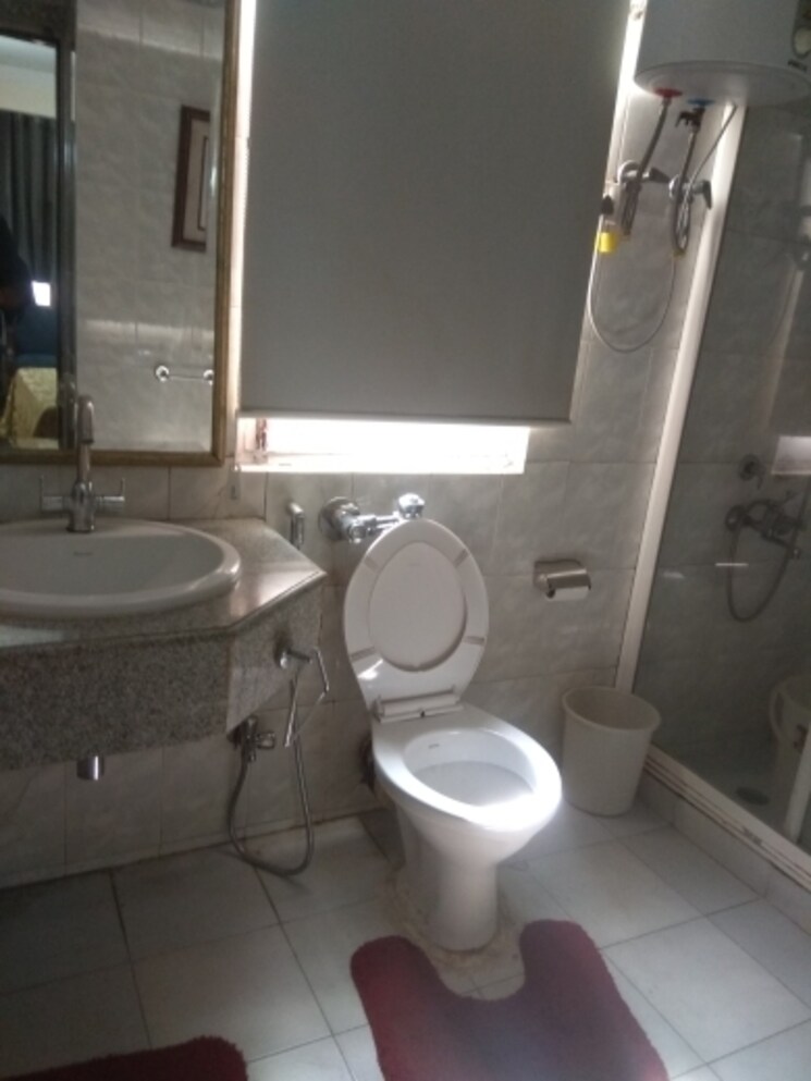 Bathroom, new friends colony 5 Bedroom 500 Sq.Yd. Builder Floor In New Friends Colony Delhi 7948047