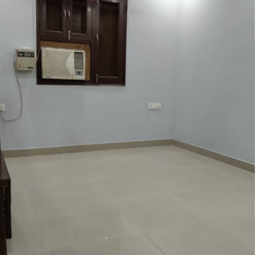 Room in 1.5 BHK Builder Floor at Chittaranjan Park – for Rent