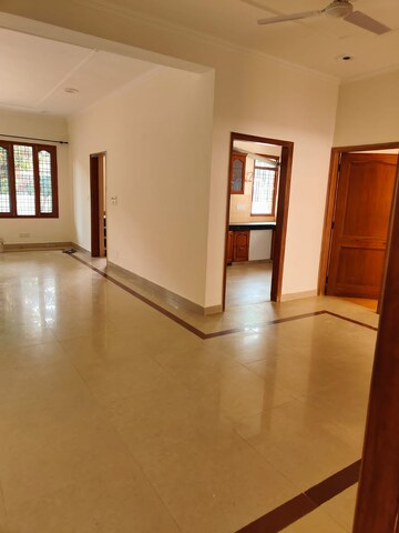 Master Bedroom in 3 BHK Apartment at Pioneer Park Phase 1, Sector 61 – for Rent