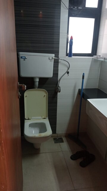 Bathroom in 2.5 BHK Apartment at Lokhandwala Infrastructure Sapphire Heights, Kandivali East – for Sale
