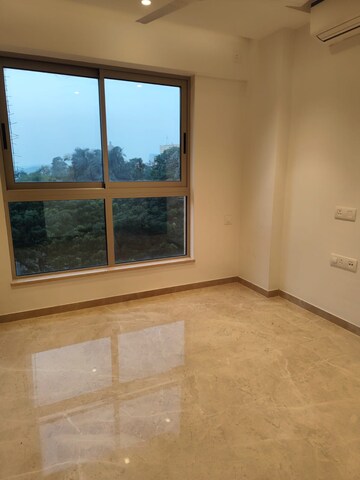 Room in 1 BHK Apartment at Hiranandani Regent Hill, Powai – for Rent
