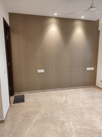 Room in 1 BHK Apartment at Hiranandani Regent Hill, Powai – for Rent