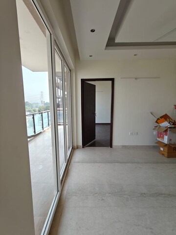 Building Lobby in 3 BHK Builder Floor at BPTP Astaire Gardens, Sector 70a – for Rent