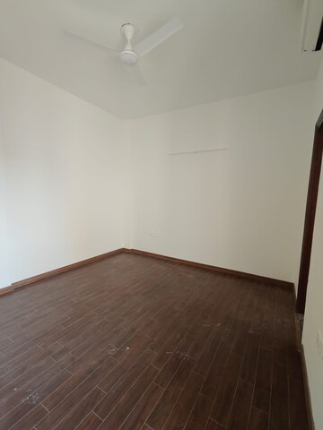 Room in 3 BHK Builder Floor at BPTP Astaire Gardens, Sector 70a – for Rent