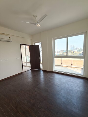 Room in 3 BHK Builder Floor at BPTP Astaire Gardens, Sector 70a – for Rent