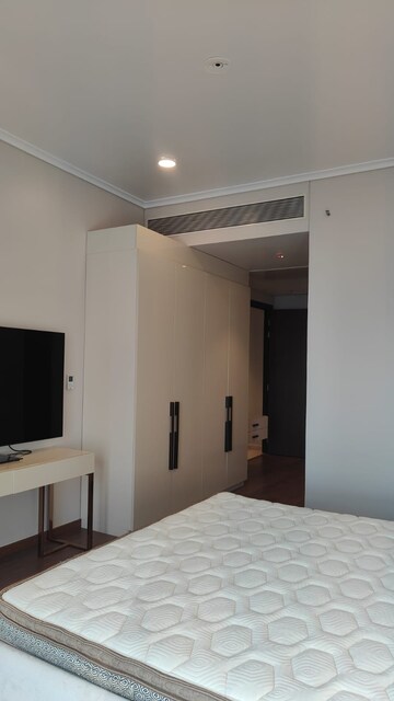 Room in 4 BHK Apartment at Bombay Realty Island City Center, Dadar East – for Rent