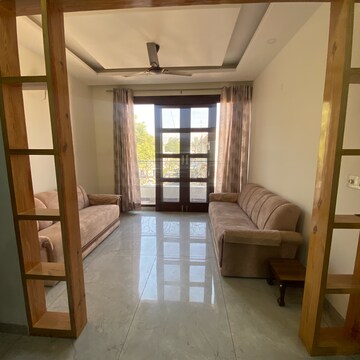 Room in 3 BHK Apartment at Sector 34 – for Rent