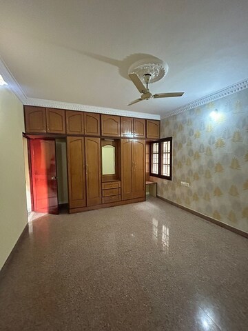 Room in 4 BHK Independent House at Hsr Layout – for Rent