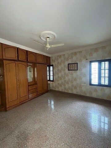 Room in 4 BHK Independent House at Hsr Layout – for Rent