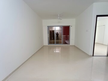 Room in 2 BHK Apartment at Majestic Avighna, Chembur – for Rent