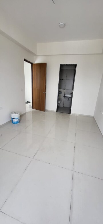 Room in 3 BHK Apartment at Satyam Skyline, Naranpura – for Rent