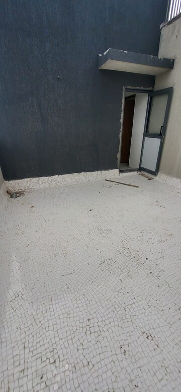 Room in 3 BHK Apartment at Satyam Skyline, Naranpura – for Rent