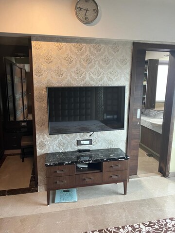 Room in 2.5 BHK Apartment at DB Orchid Woods, Goregaon East – for Rent