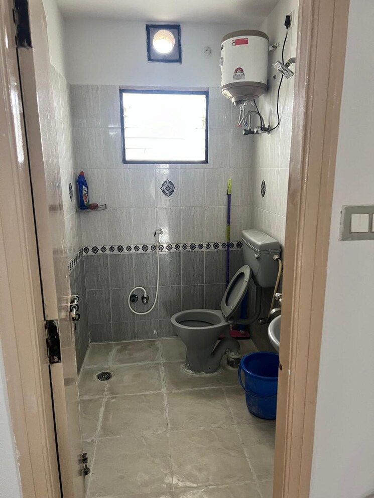 Bathroom, veracious-enrica 3 Bedroom 2000 Sq.Ft. Apartment In Koramangala Bangalore 7949101