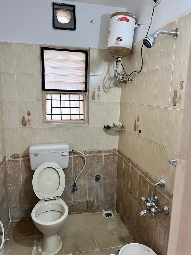 Bathroom, veracious-enrica 3 Bedroom 2000 Sq.Ft. Apartment In Koramangala Bangalore 7949101