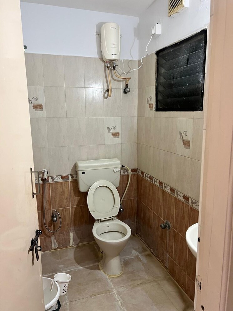 Bathroom, veracious-enrica 3 Bedroom 2000 Sq.Ft. Apartment In Koramangala Bangalore 7949101