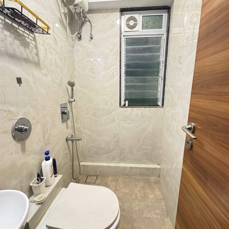 Bathroom, shah-building 1 Bedroom 450 Sq.Ft. Apartment In Lohar Chawl Mumbai 7949053