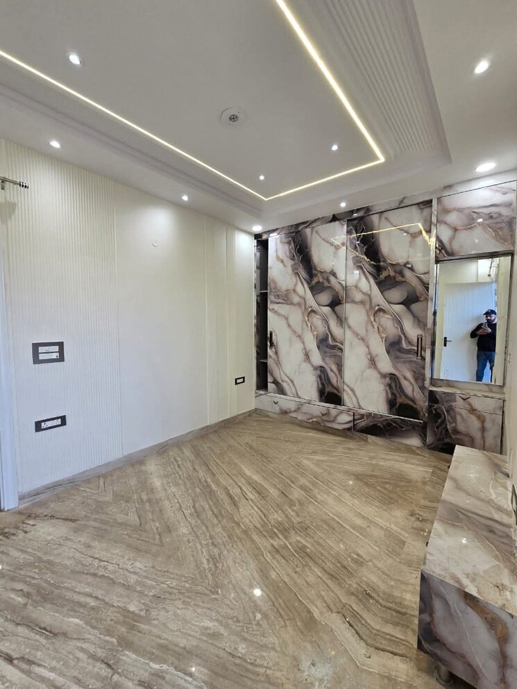 Room, dwarka mor 3 Bedroom 110 Sq.Yd. Builder Floor In Dwarka Mor Delhi 7949148