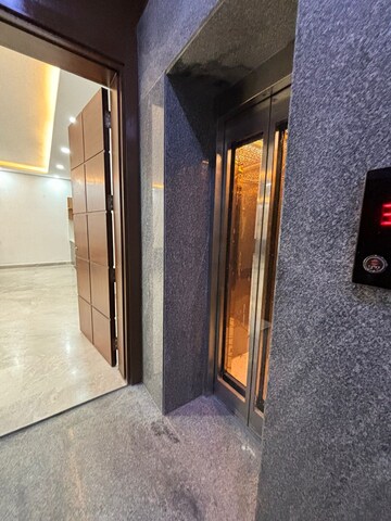 Lift in 3 BHK Apartment at Panchkula Urban Estate – for Sale