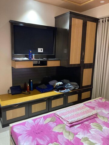 Master Bedroom in 2 BHK Apartment at Kalpataru Primus Residence, Santacruz East – for Rent
