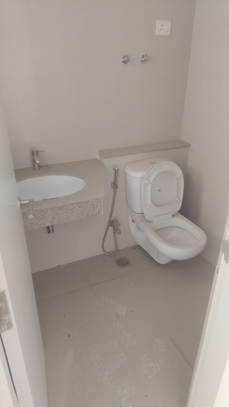 Bathroom, emaar-gurgaon-greens 3 Bedroom 1650 Sq.Ft. Apartment In Sector 102 Gurgaon 7949585