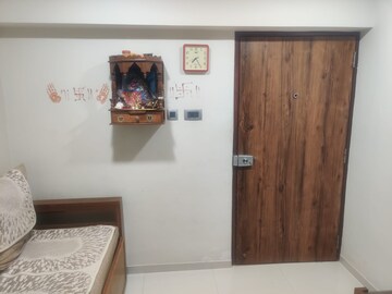 Room in 1 BHK Apartment at Raghav One45, Kurla – for Rent