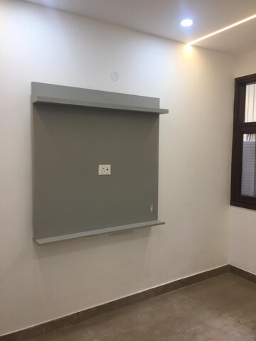 Room in 3 BHK Builder Floor at Paschim Vihar – for Rent