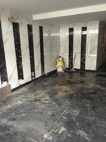 Parking in 3 BHK Builder Floor at Paschim Vihar – for Rent