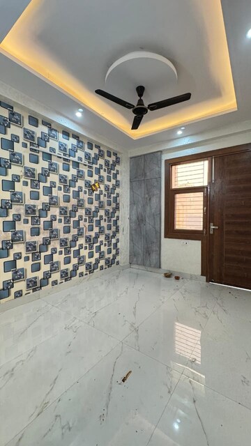 Parking in 3 BHK Builder Floor at Niti Khand – for Rent