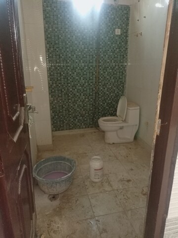 Bathroom in 1 RK Builder Floor at Moti Nagar – for Rent