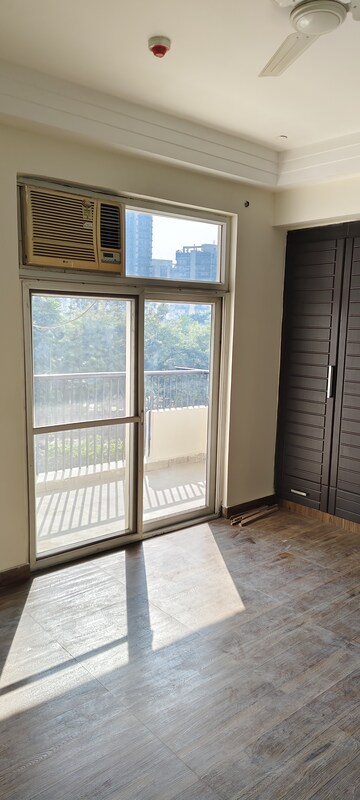 Room in 2 BHK Apartment at Eros Sampoornam, Sector 2 Greater Noida – for Sale