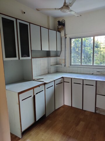 Room in 2 BHK Apartment at Suyog CHS Andheri, Andheri West – for Rent