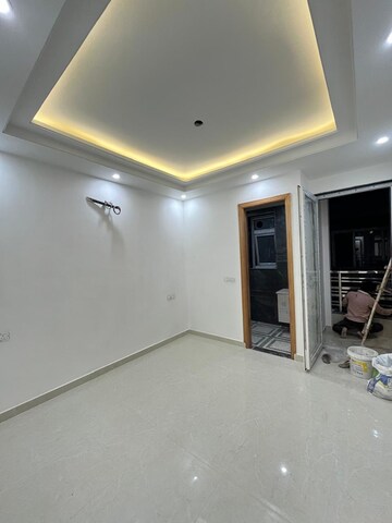 Room in 3 BHK Builder Floor at Vasant Kunj – for Rent