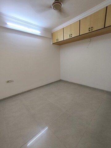 Room in 1.5 BHK Apartment at Neptune CHS Andheri West, Andheri West – for Sale