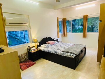 Bedroom in 1 BHK Apartment at Bandra West – for Rent