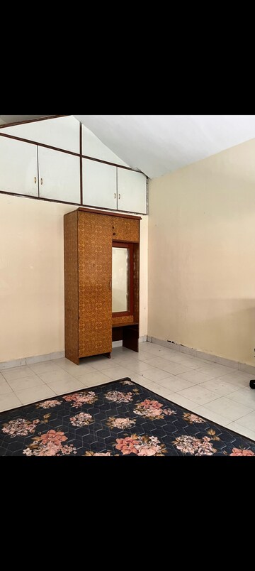 Room in 1 BHK Apartment at Koregaon Park – for Rent
