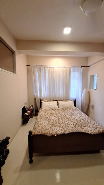 Bedroom in 1 RK Apartment at Bandra West – for Rent