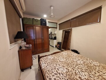 Bedroom in 1 RK Apartment at Bandra West – for Rent