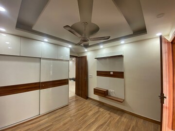Room in 3 BHK Builder Floor at Ramesh Nagar – for Rent
