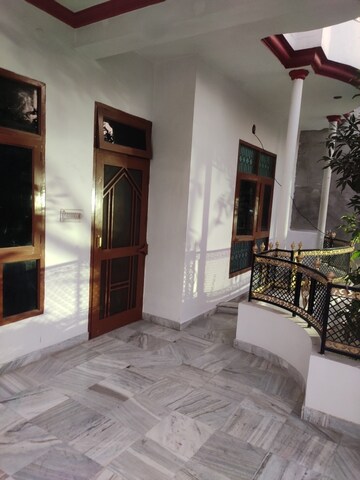 2 BHK Independent House For Rent in Aliganj