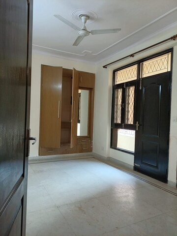Room in 3 BHK Apartment at Sector 11 Dwarka – for Rent